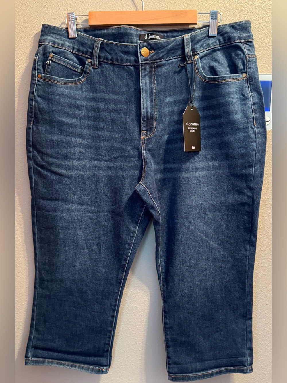 d. jeans Women’s Indigo Straight-Leg Crop Jeans